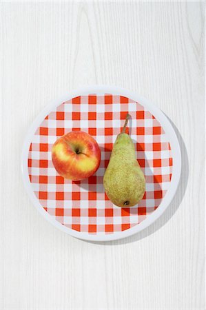 simsearch:600-02801130,k - Apple and Pear on Plate Stock Photo - Premium Royalty-Free, Code: 600-03682059