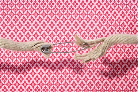 safety background images - Ropes Held Together with Safety Pin Foto de stock - Sin royalties Premium, Código: 600-03682065