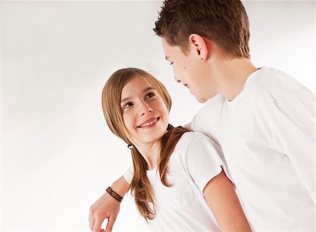 Boy with Arm around Girl Foto de stock - Sin royalties Premium, Código: 600-03697804