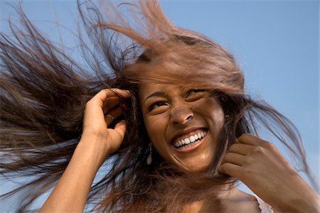 Portrait de femme avec les cheveux emportées par le vent Photographie de stock - Premium Libres de Droits, Code: 600-03692101