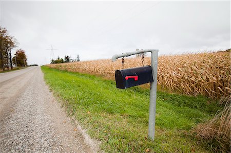 road direction post - Mailbox on Rural Road, Ontario, Canada Stock Photo - Premium Royalty-Free, Code: 600-03692118