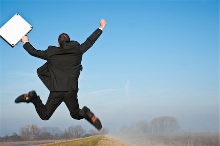 sauter de joie - Homme d'affaires de saut Photographie de stock - Premium Libres de Droits, Code: 600-03734604