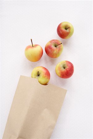 paper bag - Apples in Brown Paper Bag Foto de stock - Sin royalties Premium, Código: 600-03738136