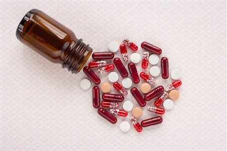 Bottle with Spilled Pills Stock Photo - Premium Royalty-Free, Code: 600-03738163
