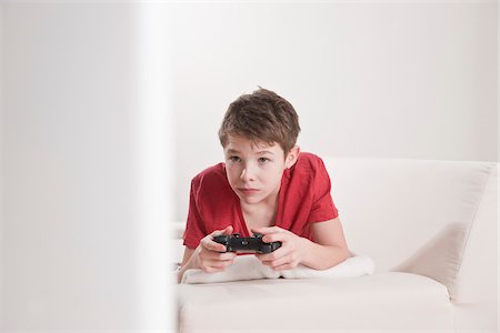 entertainment and game - Teenage Boy Playing Video Games, Mannheim, Baden-Wurttemberg, Germany Foto de stock - Sin royalties Premium, Código: 600-03738187