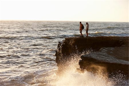 sunset cliffs - Couple randonnée, Point Loma, San Diego, San Diego County, Californie, Etats-Unis Photographie de stock - Premium Libres de Droits, Code: 600-03738716