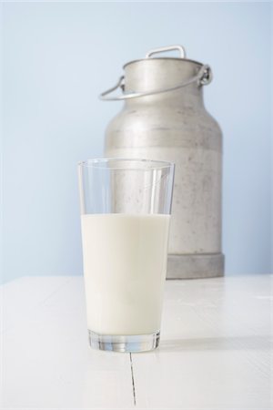 simsearch:600-03697889,k - Glass of Milk and Jug Foto de stock - Sin royalties Premium, Código: 600-03738810