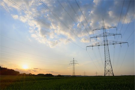 distribution d'énergie - Pylône électrique au coucher du soleil, Unterwittbach, Bavière, Allemagne Photographie de stock - Premium Libres de Droits, Code: 600-03738919