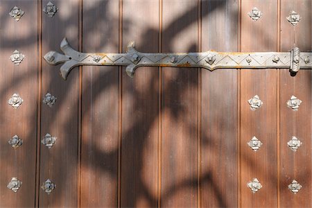 Detail of Hinge on Wooden Door, Waidhofen an der Ybbs, Mostviertel, Lower Austria, Austria Stock Photo - Premium Royalty-Free, Code: 600-03738959