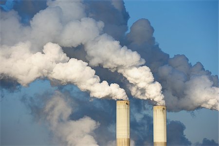 Smoke stacks, Frimmersdorf Power Station, North Rhine-Westphalia, Germany Photographie de stock - Premium Libres de Droits, Code: 600-03762421