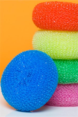 round - Scouring Pads Stock Photo - Premium Royalty-Free, Code: 600-03762544