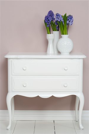 Hyacinths in Vases on Dresser Stock Photo - Premium Royalty-Free, Code: 600-03762565