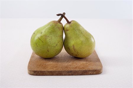 Pears on Cutting Board Foto de stock - Sin royalties Premium, Código: 600-03762583