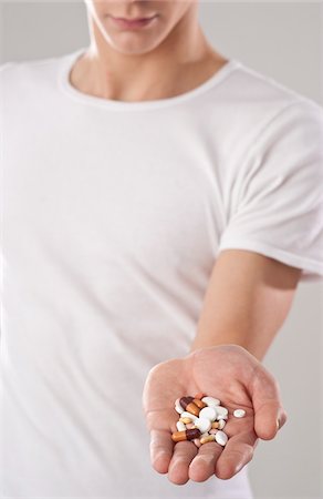 palma - Young Man Holding Pills Foto de stock - Sin royalties Premium, Código: 600-03777817