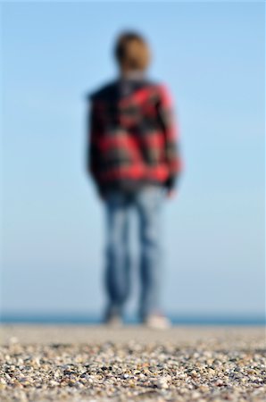 Boy by the Shore Foto de stock - Sin royalties Premium, Código: 600-03777964