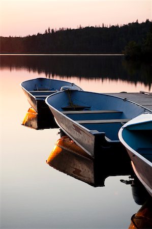 saskatchewan - Fishing Boats, Otter Lake, Missinipe, Saskatchewan, Canada Fotografie stock - Premium Royalty-Free, Codice: 600-03778009