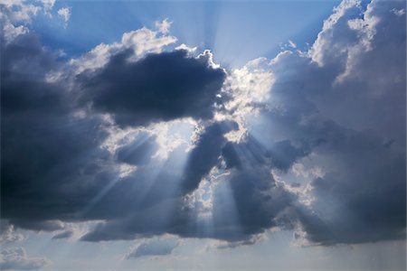 Sunbeams through Clouds, Pienza, Val d'Orcia, Siena Province, Tuscany, Italy Stock Photo - Premium Royalty-Free, Code: 600-03787203