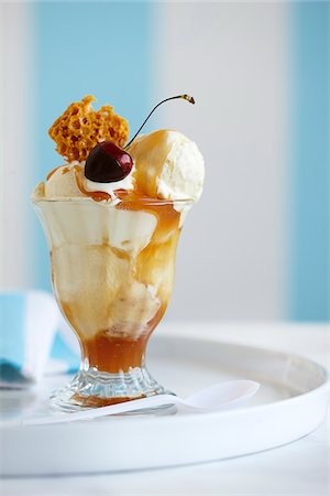 sundae - Ice Cream Sundae Foto de stock - Sin royalties Premium, Código: 600-03787294