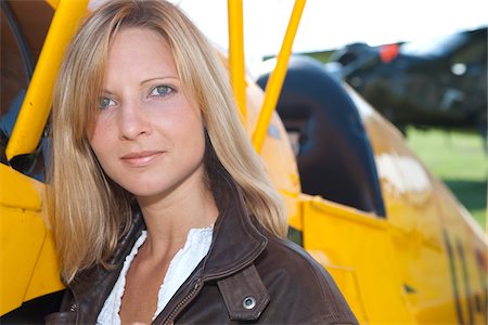 pilote (avion) - Femme pilote Photographie de stock - Premium Libres de Droits, Code: 600-03787546