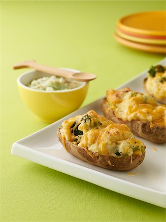 Baked Potato with Broccoli and Bowl of Baby Food Foto de stock - Sin royalties Premium, Código: 600-03787634