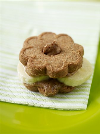 servilleta (de papel) - Cookies with Almond Butter and Banana Slices Foto de stock - Sin royalties Premium, Código: 600-03787649