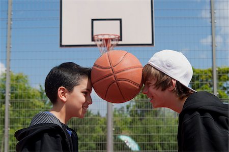 simsearch:700-03787575,k - Children Playing Basketball Stock Photo - Premium Royalty-Free, Code: 600-03799507