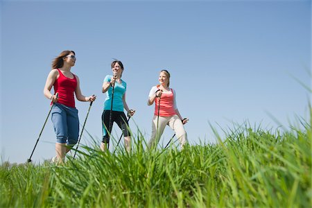 Jeunes femmes randonnée Photographie de stock - Premium Libres de Droits, Code: 600-03814754