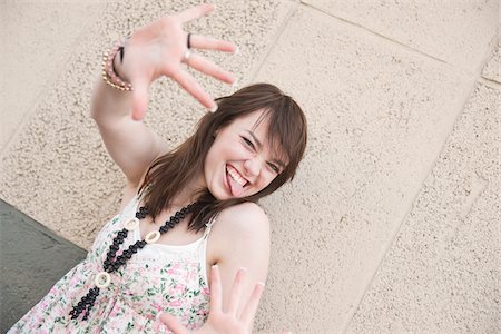 Young Woman Outdoors Foto de stock - Royalty Free Premium, Número: 600-03814785