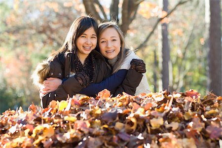 Portrait of Girls in Autumn Foto de stock - Royalty Free Premium, Número: 600-03848751