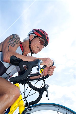 senior fitness - Homme cyclisme Photographie de stock - Premium Libres de Droits, Code: 600-03848780