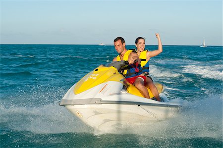 Couple on Personal Watercraft Foto de stock - Sin royalties Premium, Código: 600-03849569