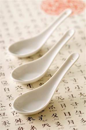 Chinese Spoons with Chinese Characters Foto de stock - Sin royalties Premium, Código: 600-03865098