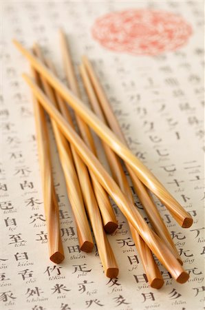 Baguettes avec des caractères chinois Photographie de stock - Premium Libres de Droits, Code: 600-03865091