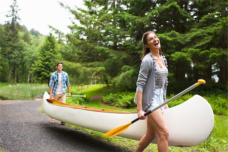 Couple Carrying Canoe, Columbia River Gorge, Oregon, USA Stock Photo - Premium Royalty-Free, Code: 600-03865336