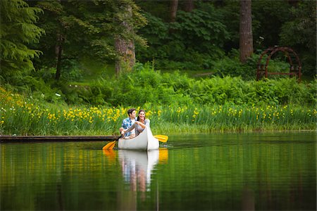 Couple Canoeing, Columbia River Gorge, Oregon, USA Stock Photo - Premium Royalty-Free, Code: 600-03865342
