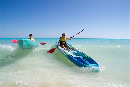 Couple Kayaking, Reef Playacar Resort and Spa, Playa del Carmen, Mexico Stock Photo - Premium Royalty-Free, Code: 600-03891044