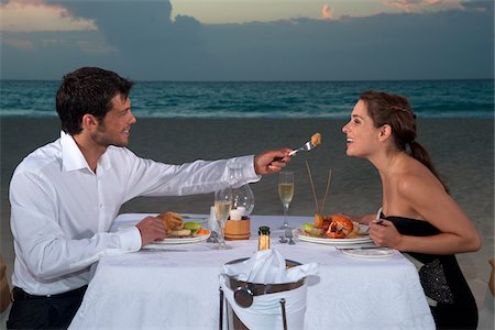 fine dining restaurants - Couple Dining on Beach, Reef Playacar Resort and Spa, Playa del Carmen, Mexico Stock Photo - Premium Royalty-Free, Code: 600-03891051