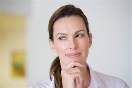 soupçon (suspicion) - Portrait de femme, Miami Dade County, Floride, États-Unis Photographie de stock - Premium Libres de Droits, Code: 600-03891062