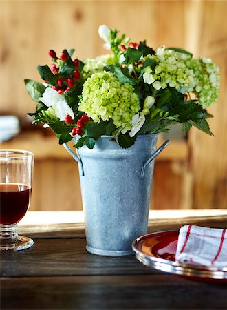 rustic flowers - Christmas Centrepiece Stock Photo - Premium Royalty-Free, Code: 600-03891301