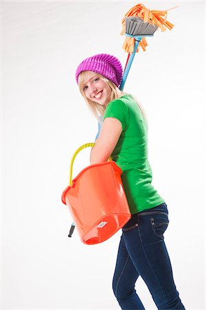 Portrait of Girl Holding Cleaning Supplies Foto de stock - Sin royalties Premium, Código: 600-03893414