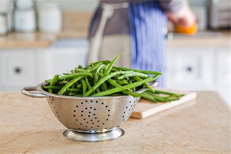 provincia del cabo - Man Cooking with Vegetables in Kitchen, Cape Town, Western Cape, South Africa Foto de stock - Sin royalties Premium, Código: 600-03907369