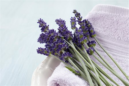 paño para lavarse - Close-up of Lavender and Towel Foto de stock - Sin royalties Premium, Código: 600-03907451