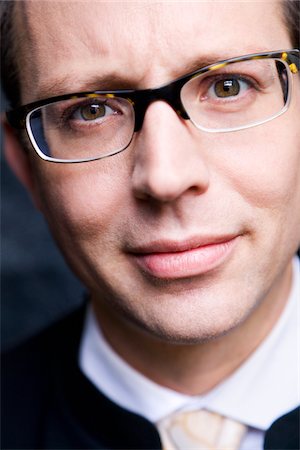 eyeglasses forehead - Close-Up of Businessman Photographie de stock - Premium Libres de Droits, Code: 600-03901014