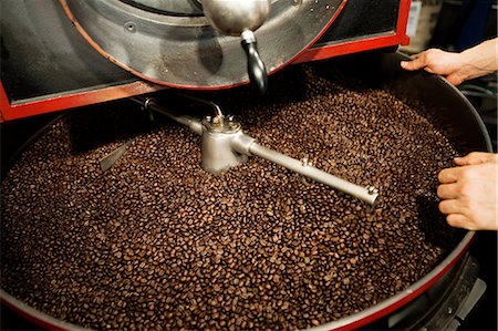 food processing - Grains de café dans le moulin à café Photographie de stock - Premium Libres de Droits, Code: 614-05399301