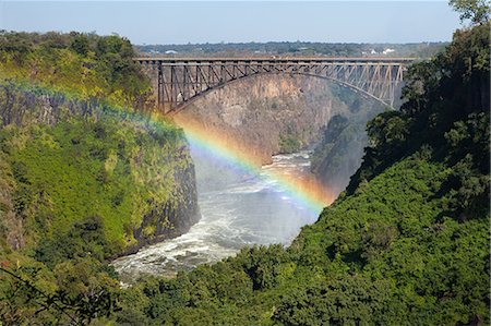 Rainbow over the Zambezi River and Victoria Falls Bridge.  Zambia on right of  bridge, Zimbabwe on left Fotografie stock - Premium Royalty-Free, Codice: 614-05523105