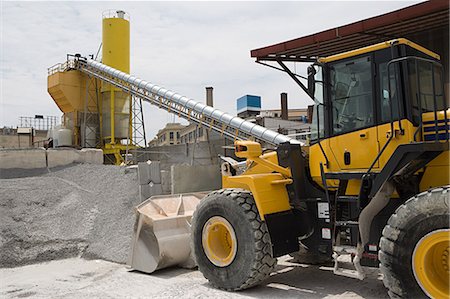 excavadora - Digger parked in quarry Foto de stock - Sin royalties Premium, Código: 614-05523115