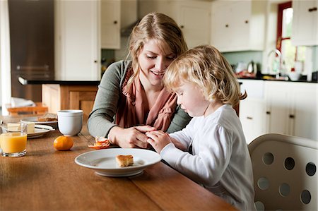 preteen plate - Mother and daughter having breakfast Stock Photo - Premium Royalty-Free, Code: 614-05556652