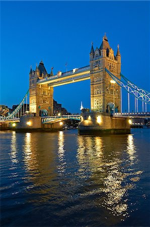 Tower Bridge and River Thames, London Foto de stock - Sin royalties Premium, Código: 614-05556670