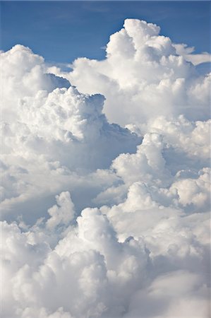 Cloudscape sur fond de ciel bleu Photographie de stock - Premium Libres de Droits, Code: 614-05557385