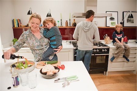 family meal kitchen - Family preparing meal together at home Stock Photo - Premium Royalty-Free, Code: 614-05650635